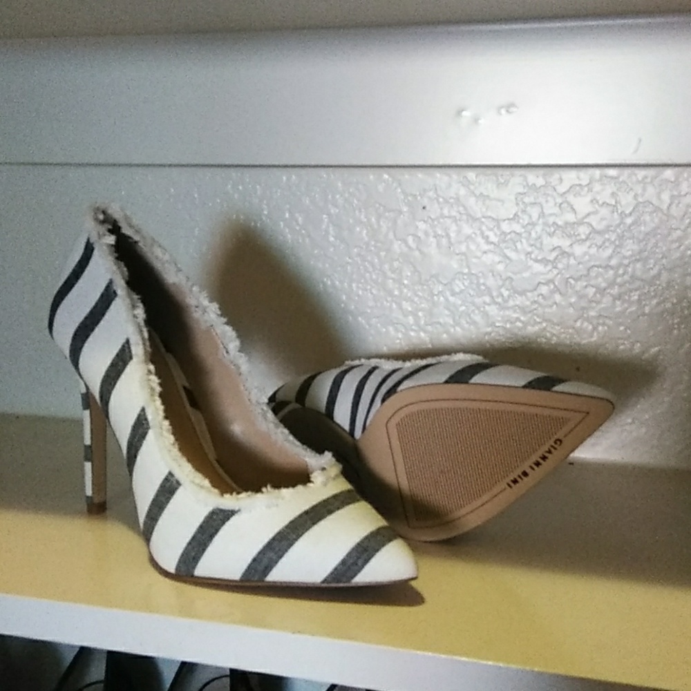 Heels - Picture 2 of 2